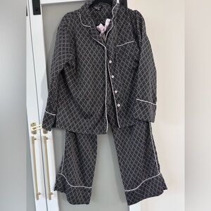 Elegant Black and Pink Women's Pajama Set